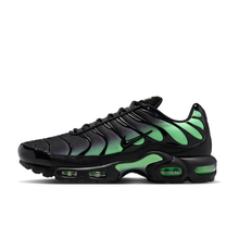 Air Max Plus Black Illusion Green - Black / Illusion Green - lateral side view