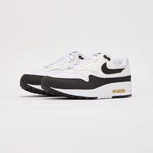 Nk Air Max 1 White Pure Platinum Black pair view