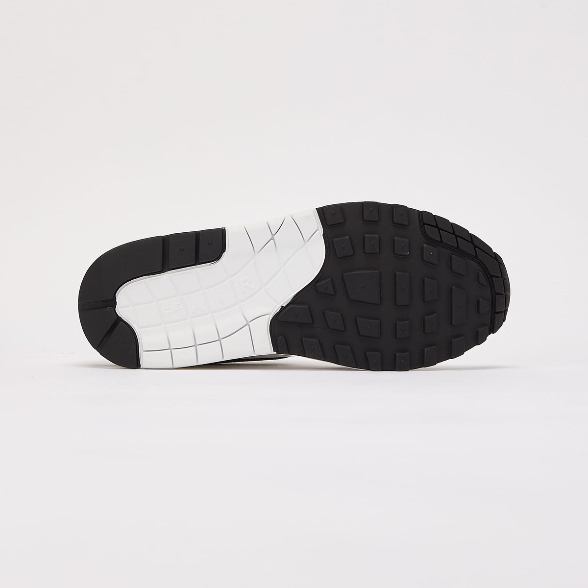 Nk Air Max 1 White Pure Platinum Black outsole view