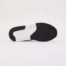 Nk Air Max 1 White Pure Platinum Black outsole view