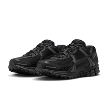 Retro Mesh Runner - Triple Black - Triple Black - three-quarter pair