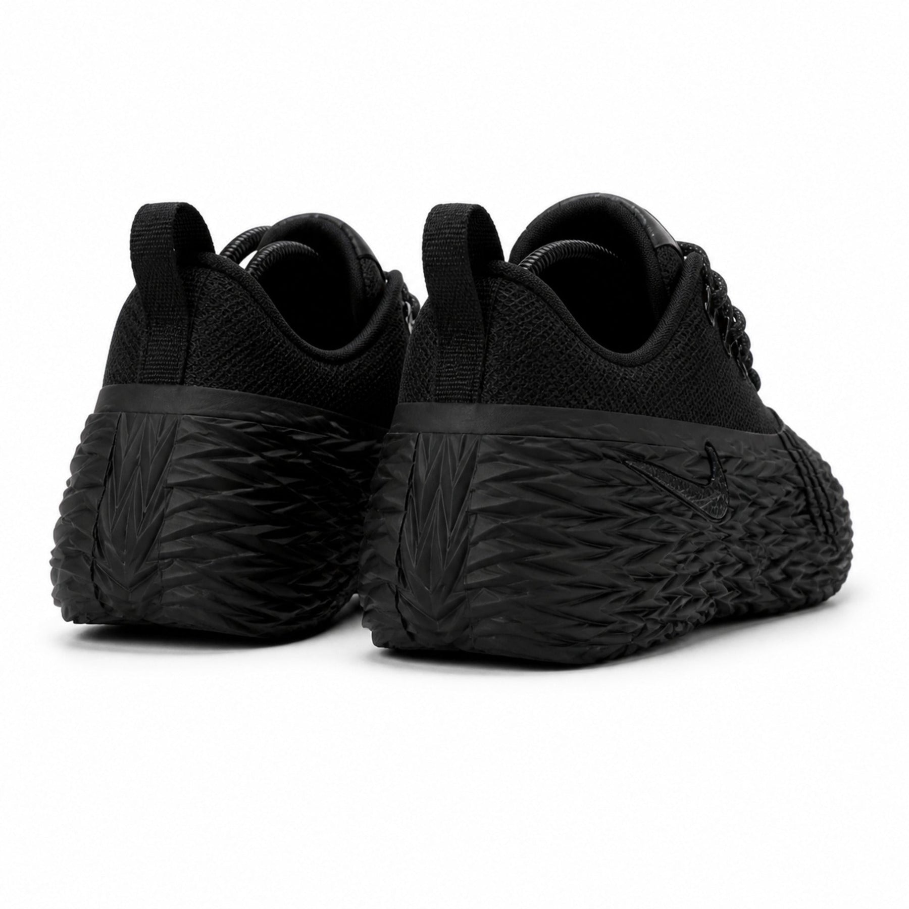 ST Charge Triple Black rear view